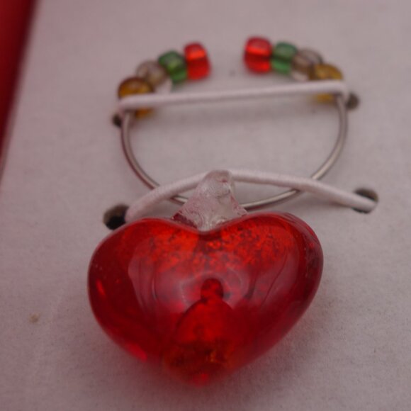 One(1) Heart Wine Stopper and Four(4) Wine Charms - Picture 12 of 15